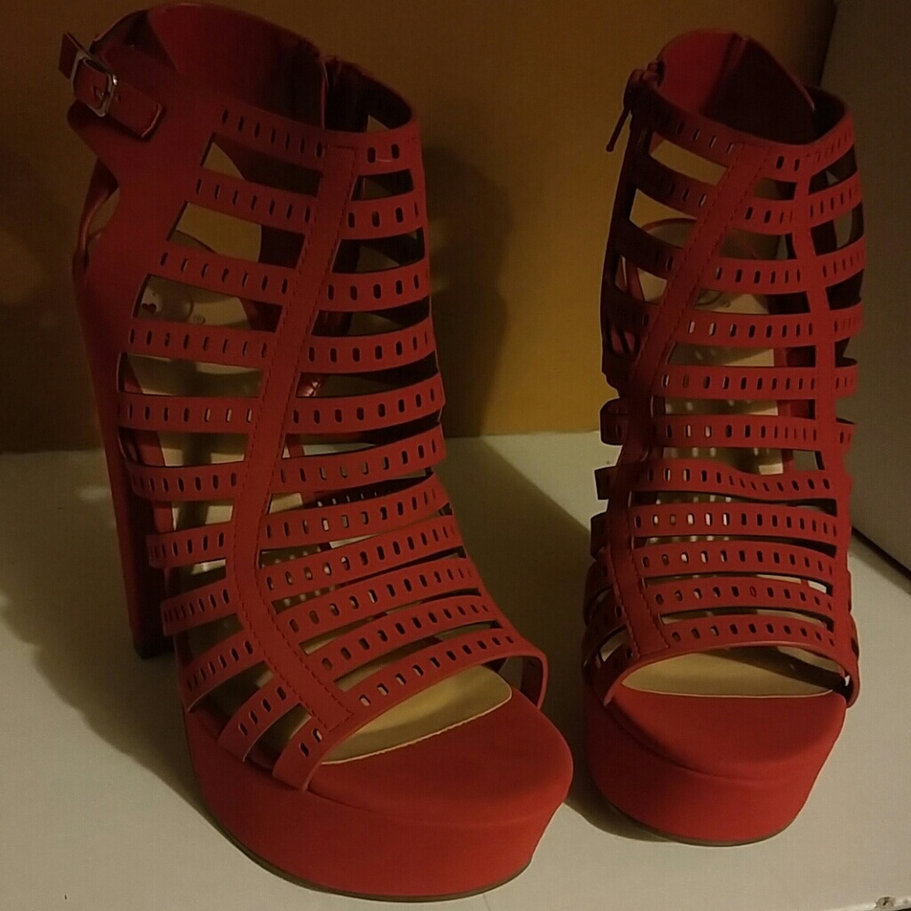 BOGO 🎁 Platform heels